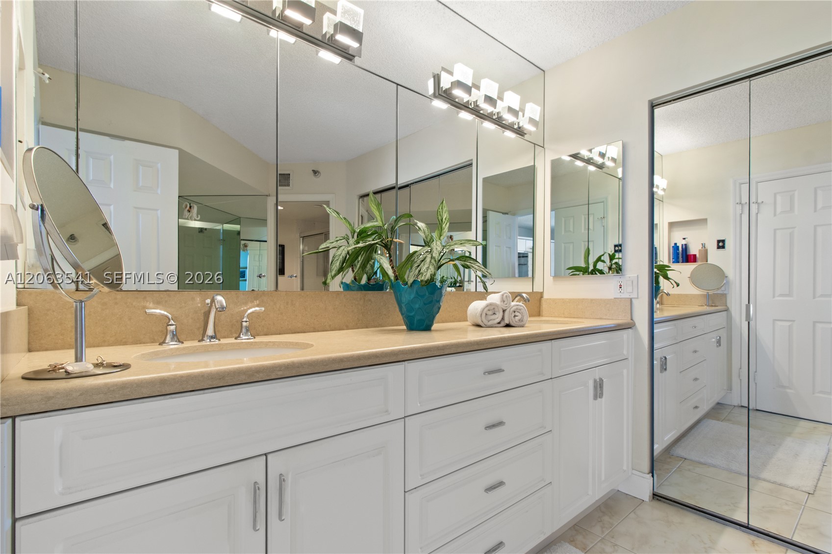 3500 Mystic Pointe Dr #2204, Aventura FL 33180