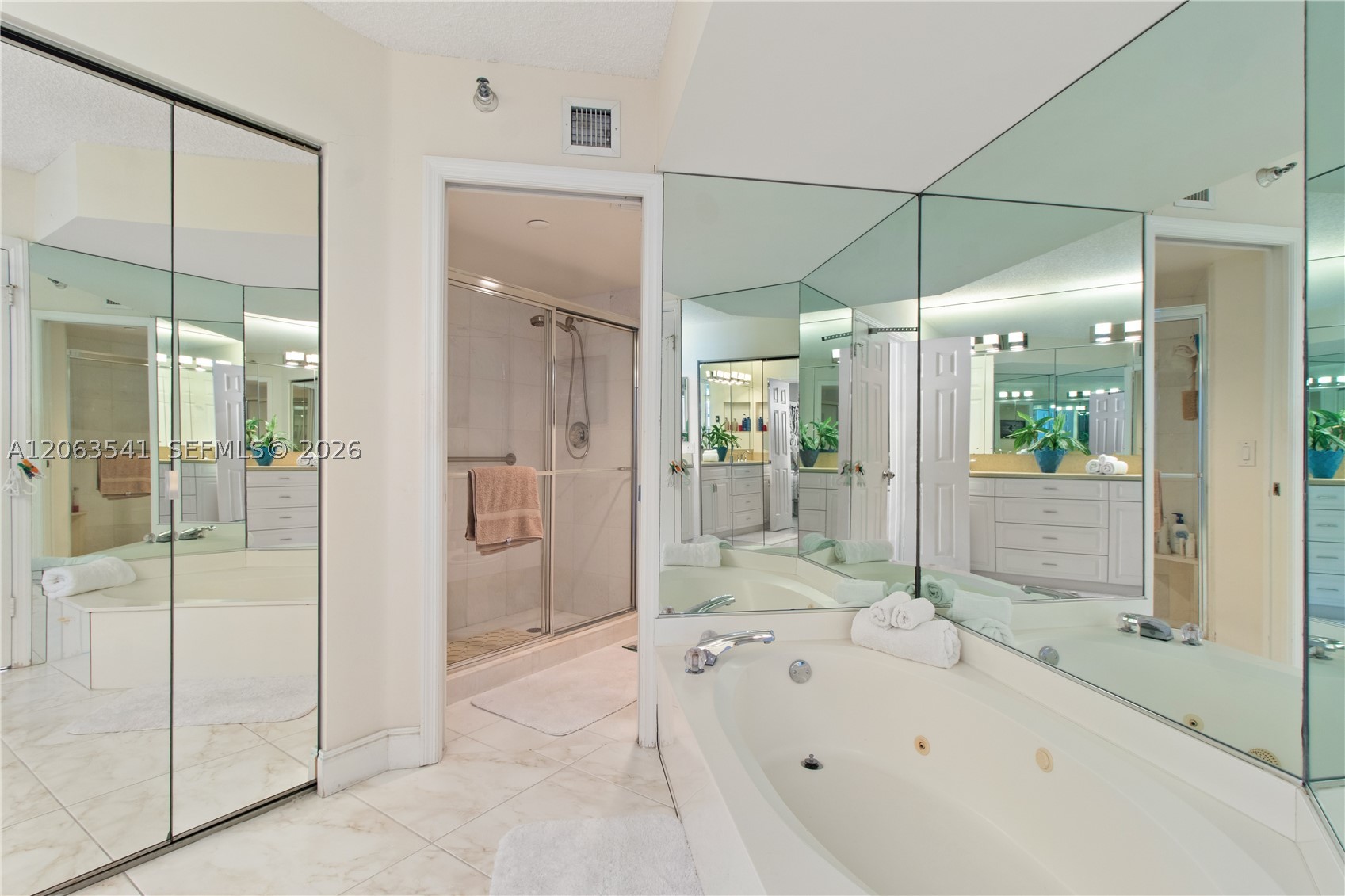 3500 Mystic Pointe Dr #2204, Aventura FL 33180
