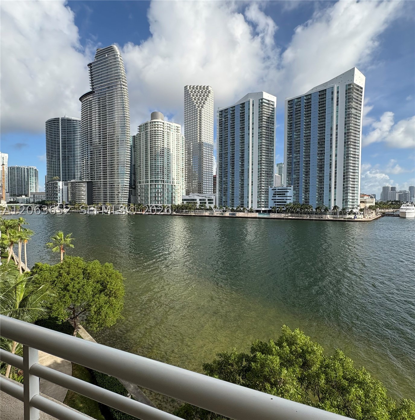 888 Brickell Key Dr #512, Miami FL 33131