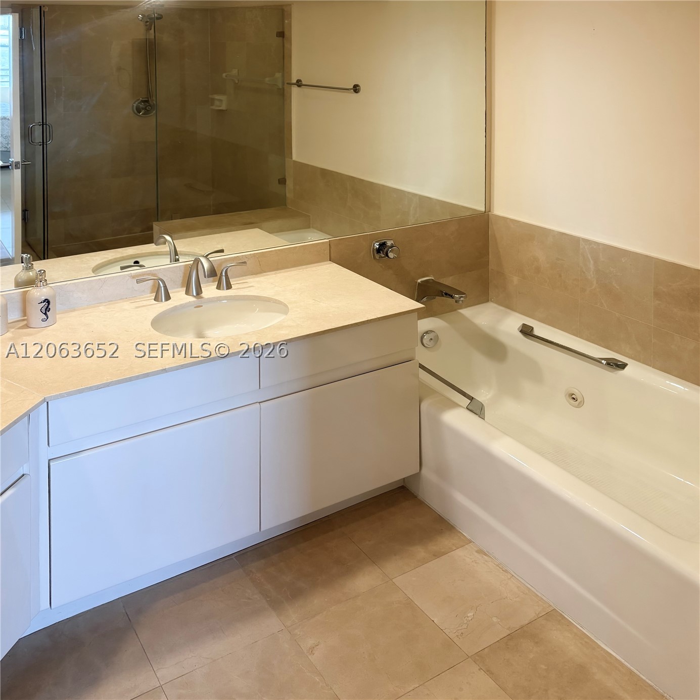 888 Brickell Key Dr #512, Miami FL 33131