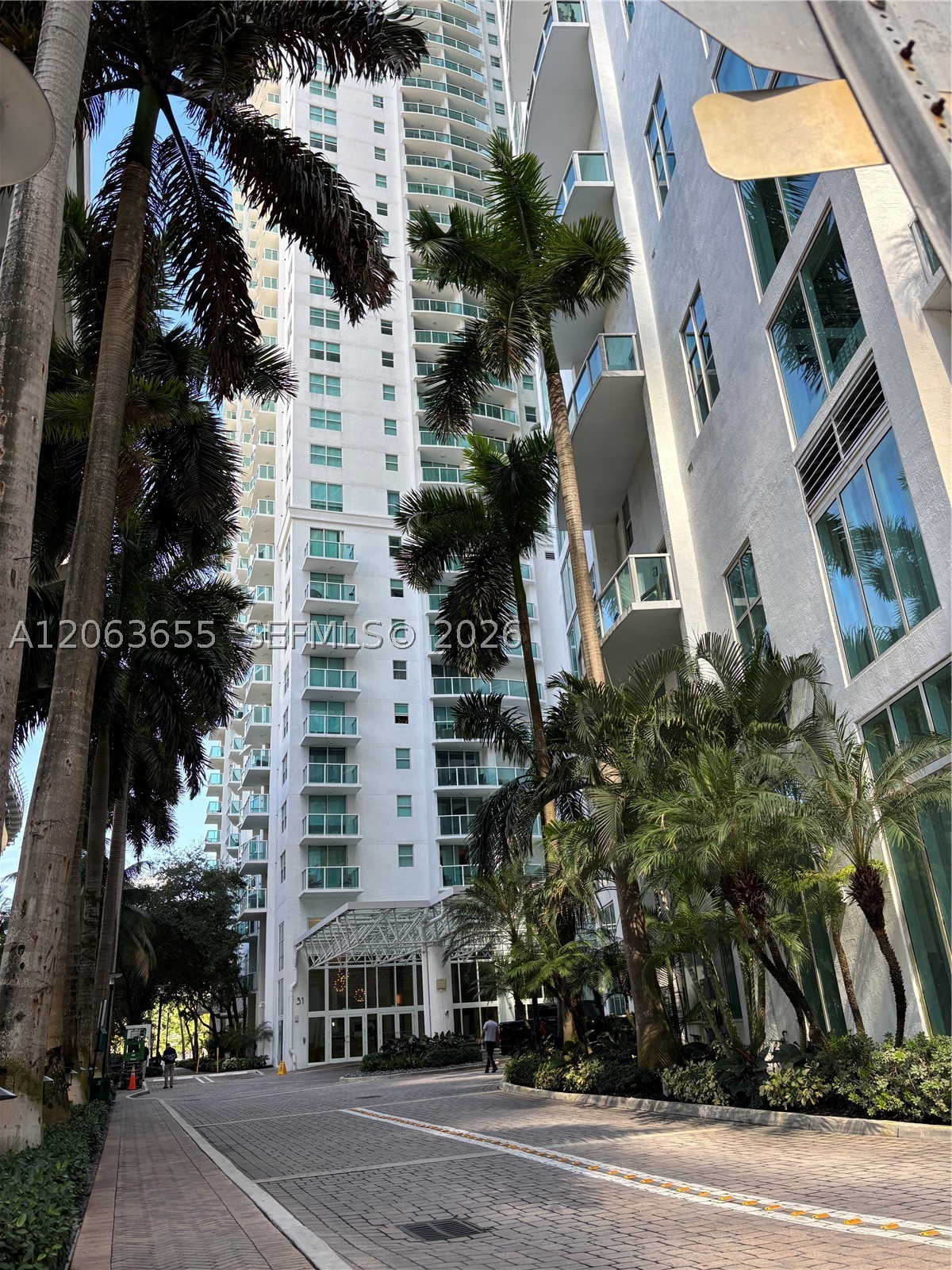 31 SE 5th St #2103, Miami FL 33131