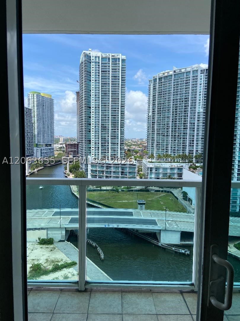 31 SE 5th St #2103, Miami FL 33131
