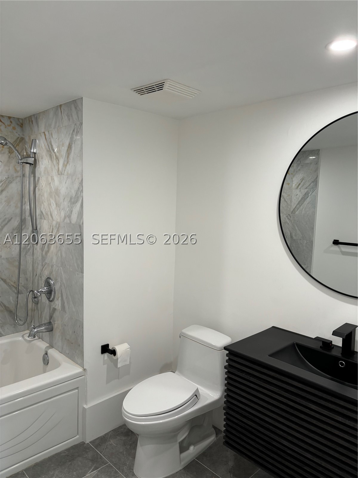 31 SE 5th St #2103, Miami FL 33131
