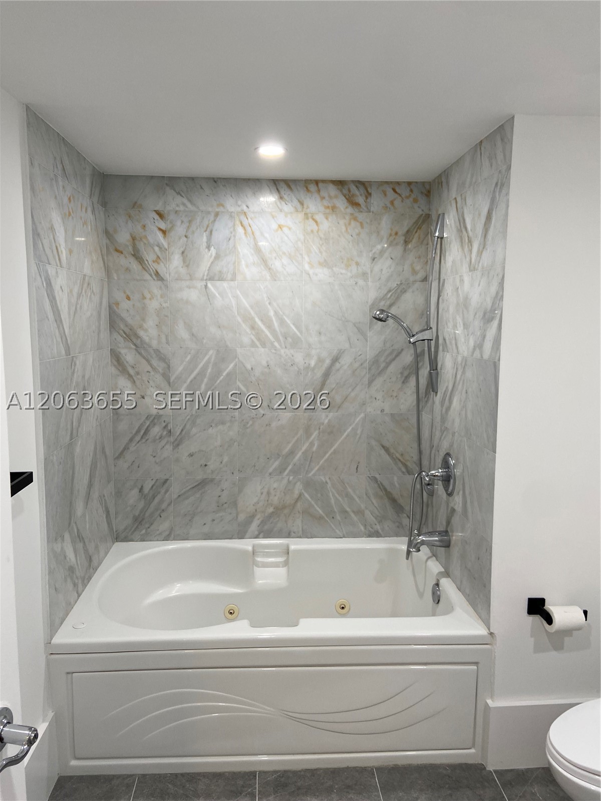 31 SE 5th St #2103, Miami FL 33131