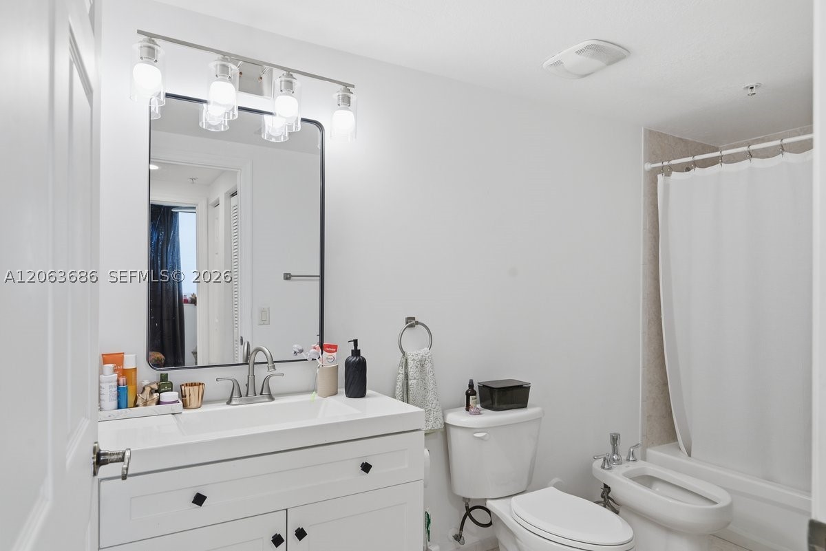 4242 NW 2nd St #807, Miami FL 33126