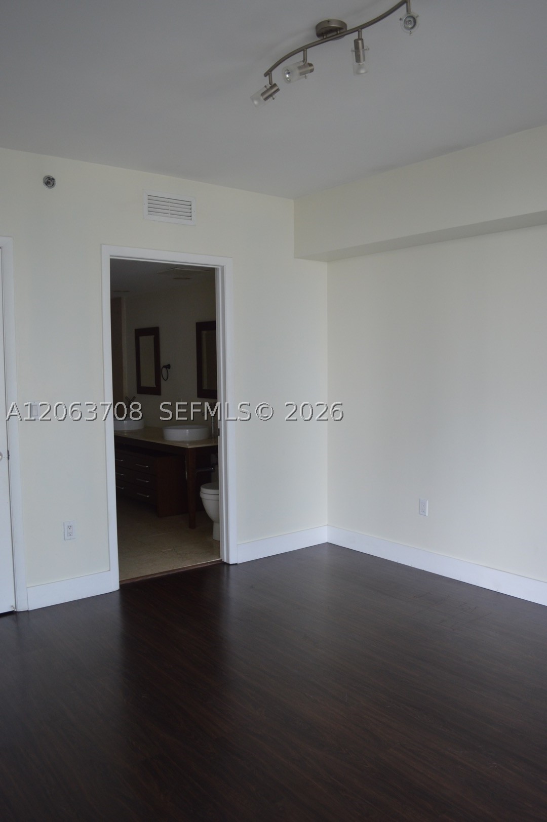 475 Brickell Ave #1814, Miami FL 33131