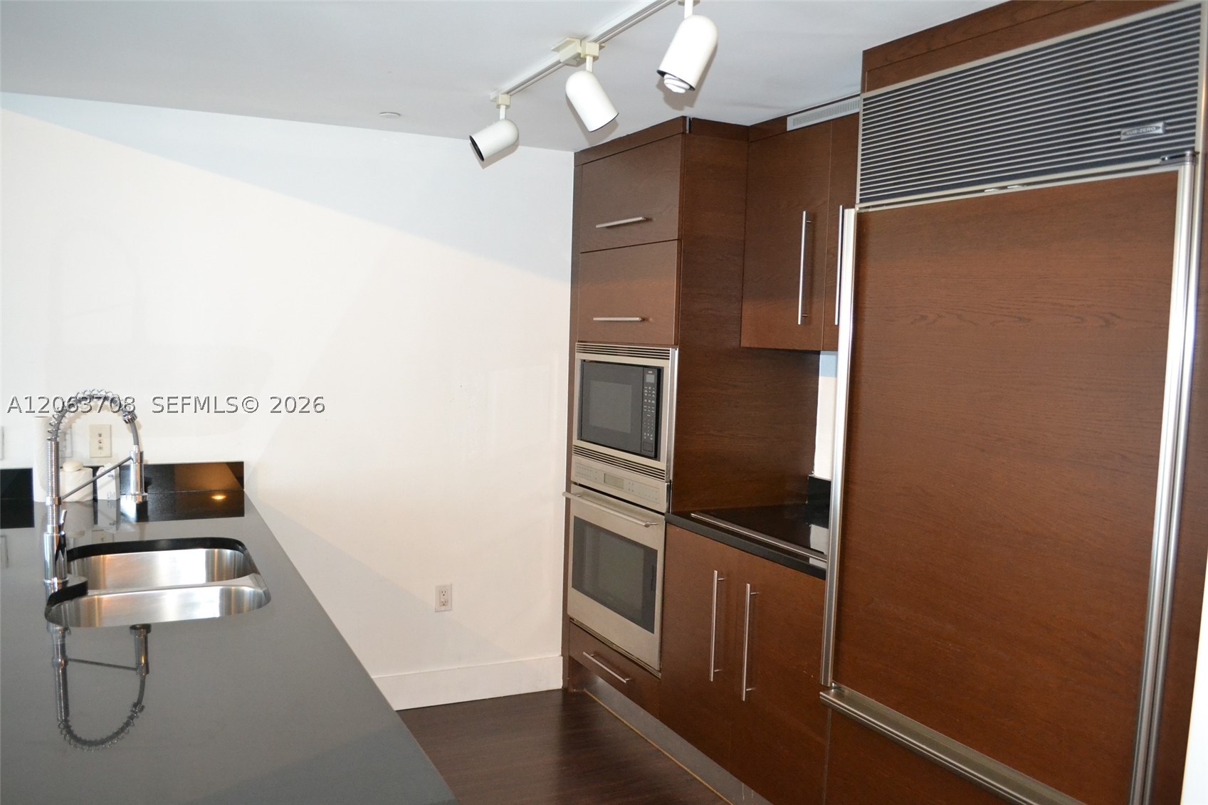 475 Brickell Ave #1814, Miami FL 33131