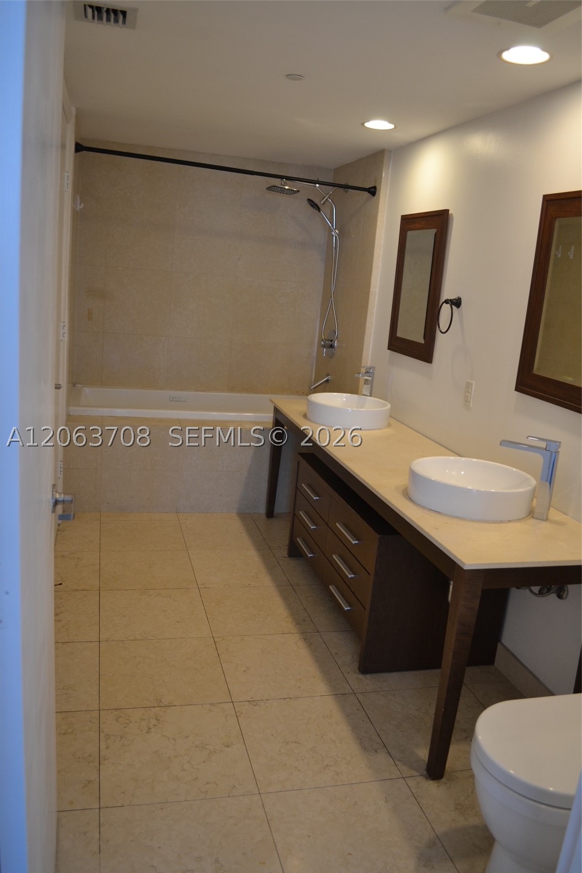 475 Brickell Ave #1814, Miami FL 33131