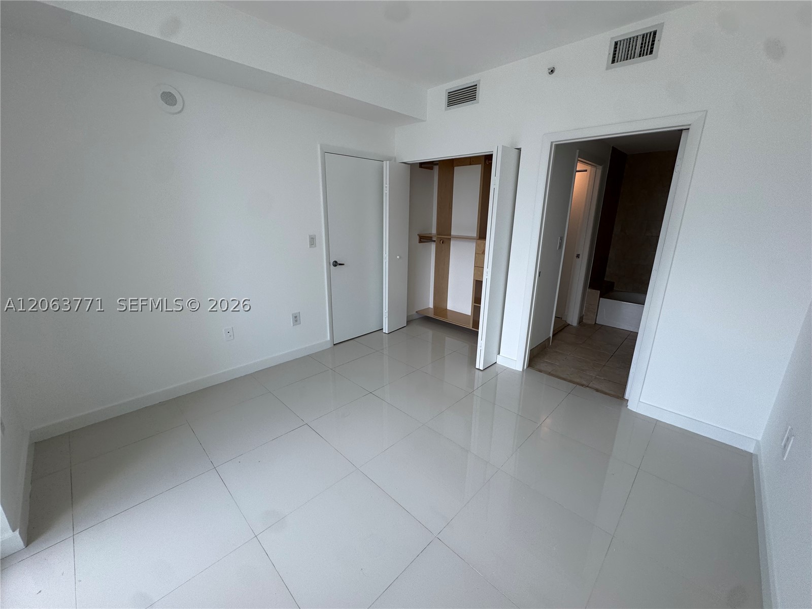 90 SW 3rd St #2314, Miami FL 33130