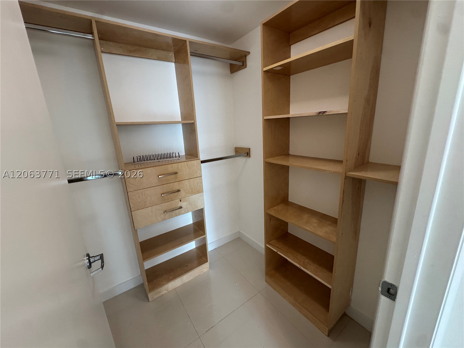 90 SW 3rd St #2314, Miami FL 33130