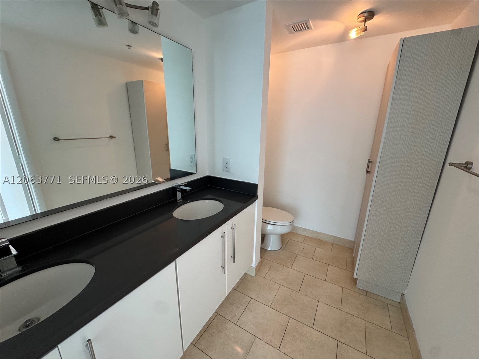 90 SW 3rd St #2314, Miami FL 33130