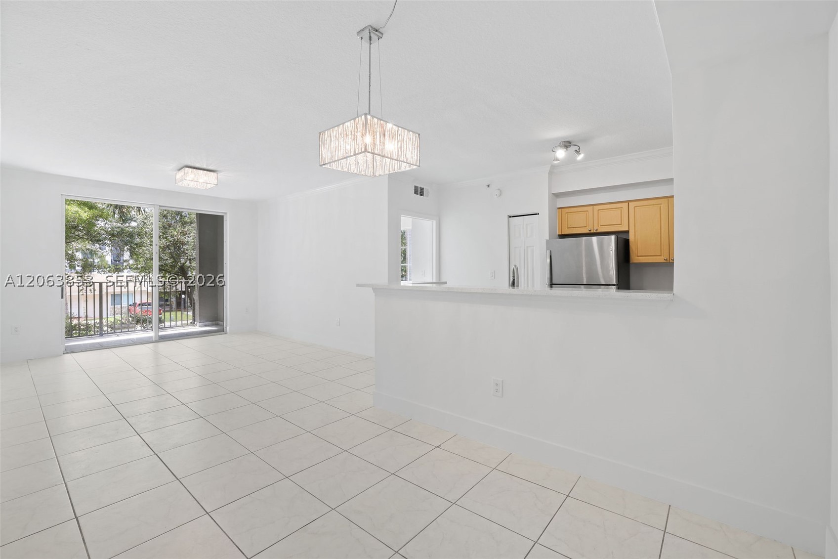 6831 SW 44th St #205, Miami FL 33155