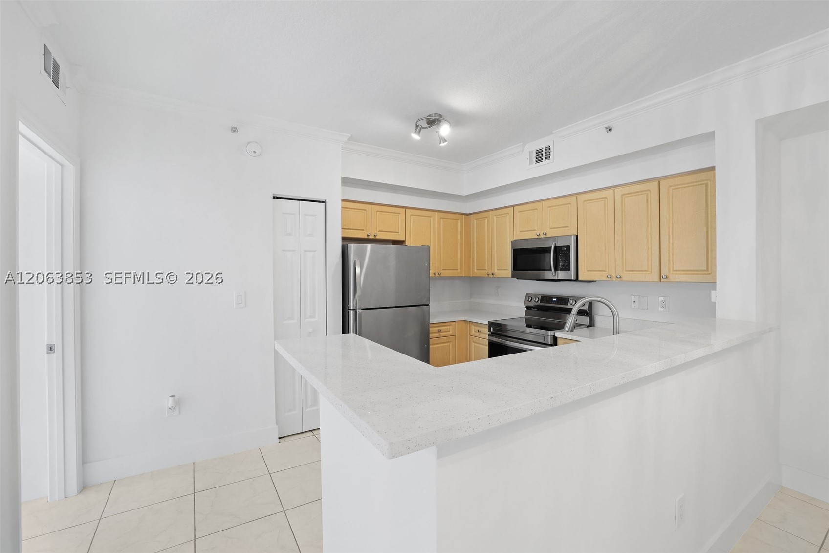 6831 SW 44th St #205, Miami FL 33155