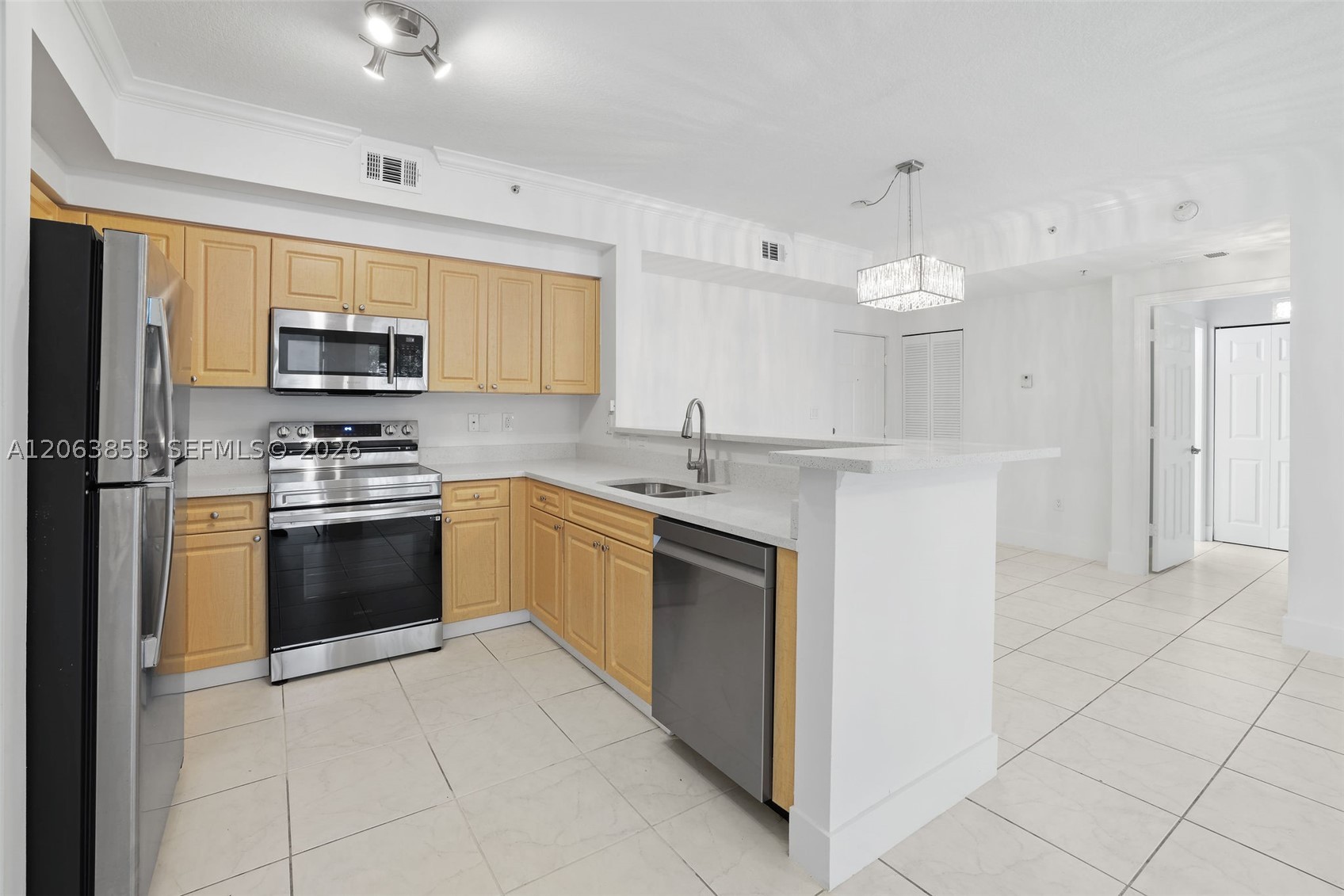 6831 SW 44th St #205, Miami FL 33155