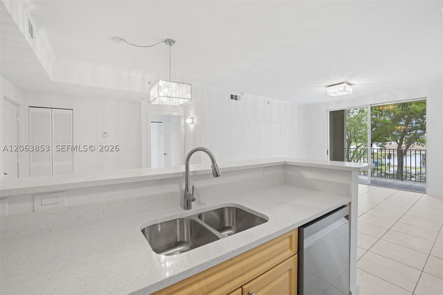 6831 SW 44th St #205, Miami FL 33155