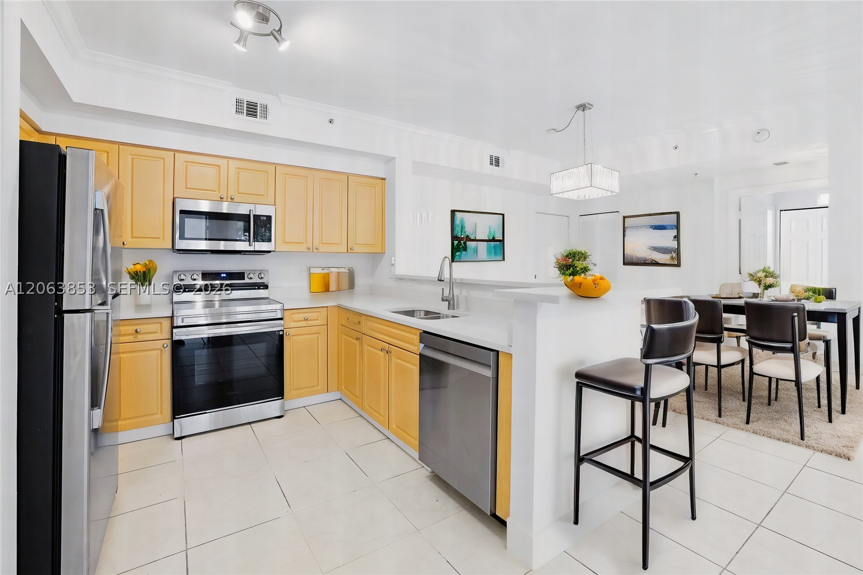 6831 SW 44th St #205, Miami FL 33155