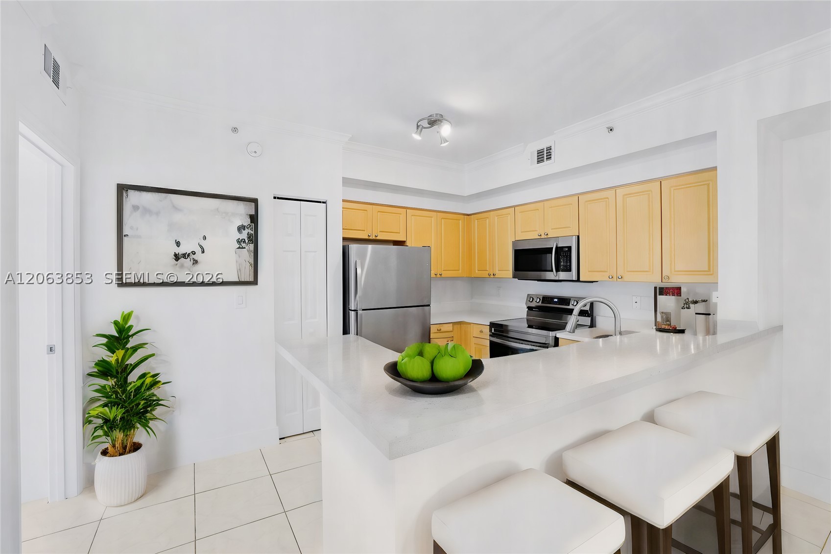 6831 SW 44th St #205, Miami FL 33155