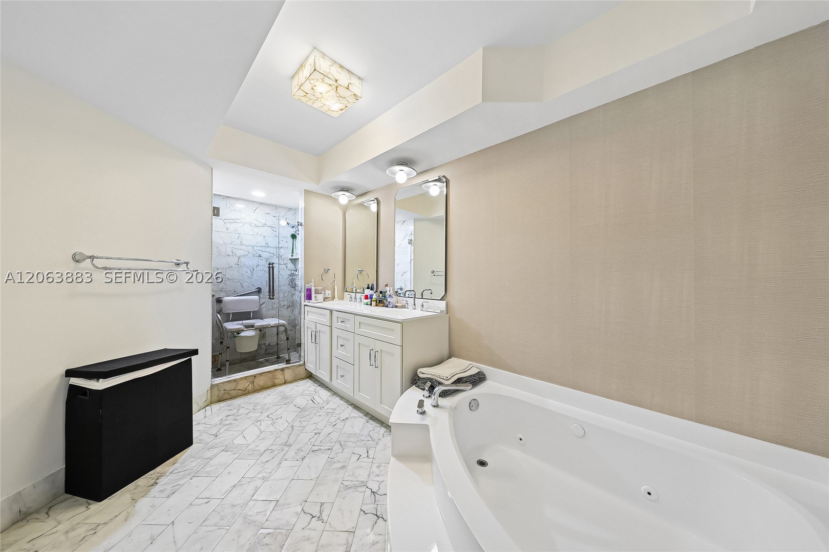 20281 E Country Club Dr #810, Aventura FL 33180