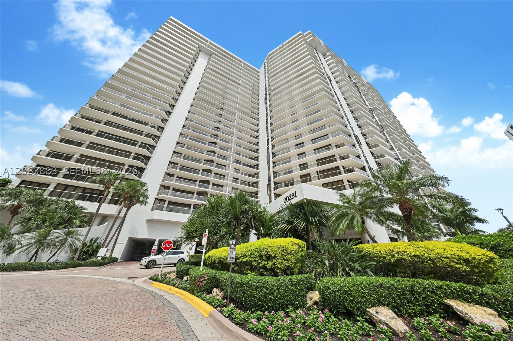 20281 E Country Club Dr #810, Aventura FL 33180