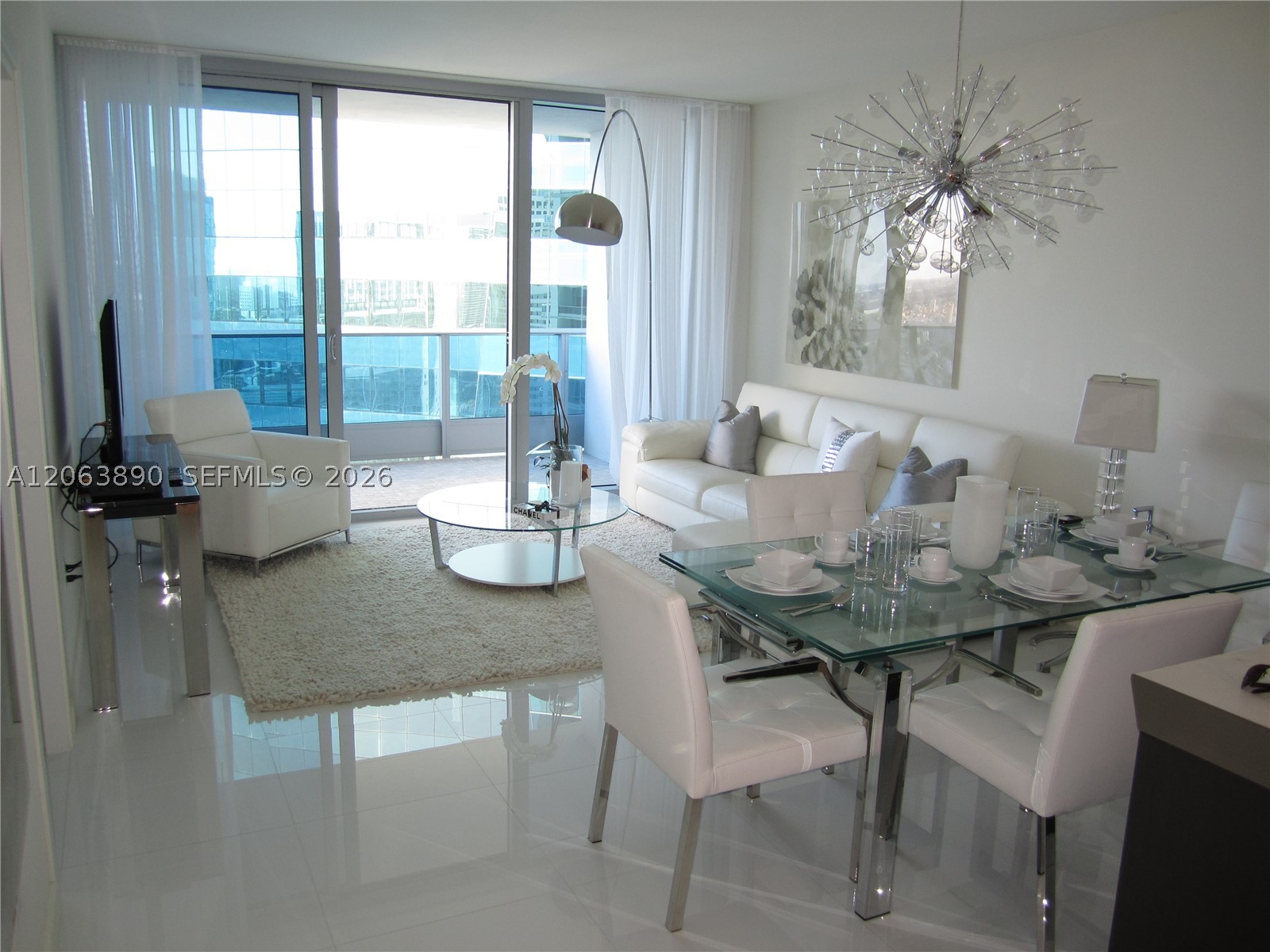 200 Biscayne Boulevard Way #3809, Miami FL 33131