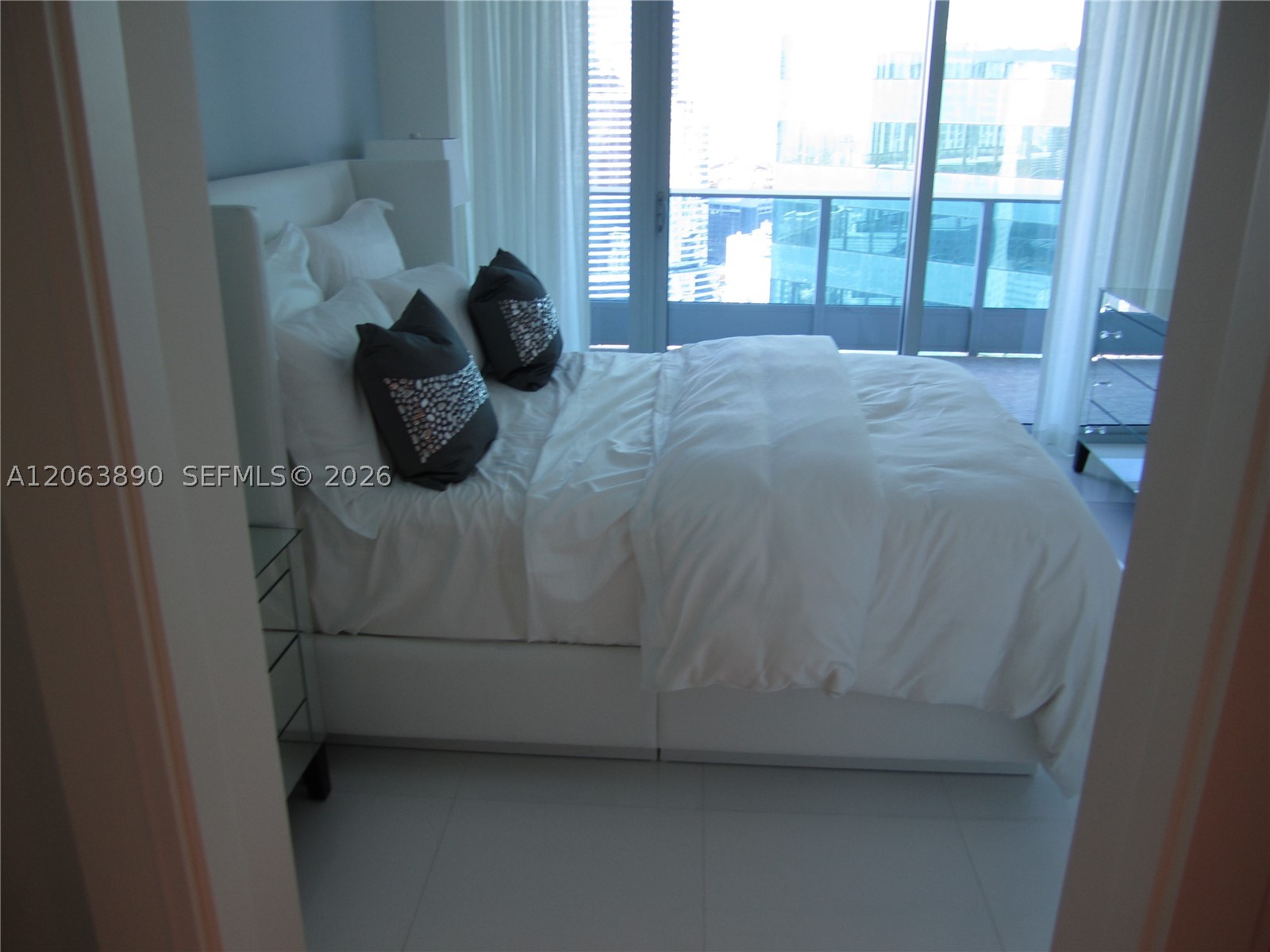 200 Biscayne Boulevard Way #3809, Miami FL 33131