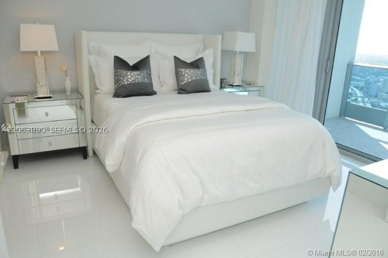 200 Biscayne Boulevard Way #3809, Miami FL 33131