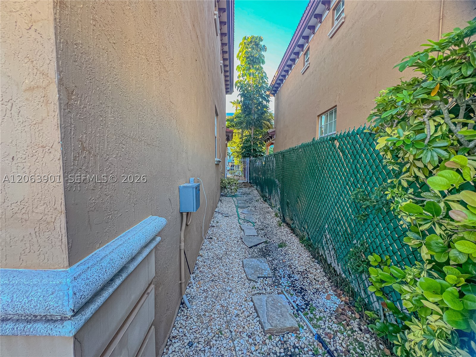 3850 NE 168th St #4, North Miami Beach FL 33160