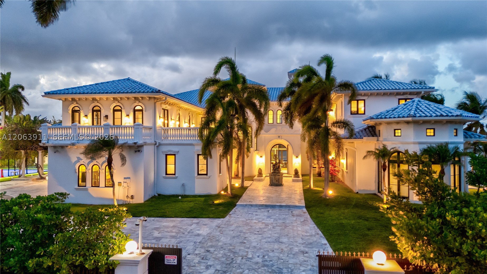 900 S Northlake Dr, Hollywood FL 33019