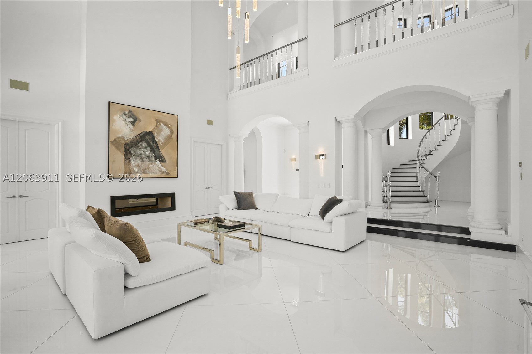 900 S Northlake Dr, Hollywood FL 33019