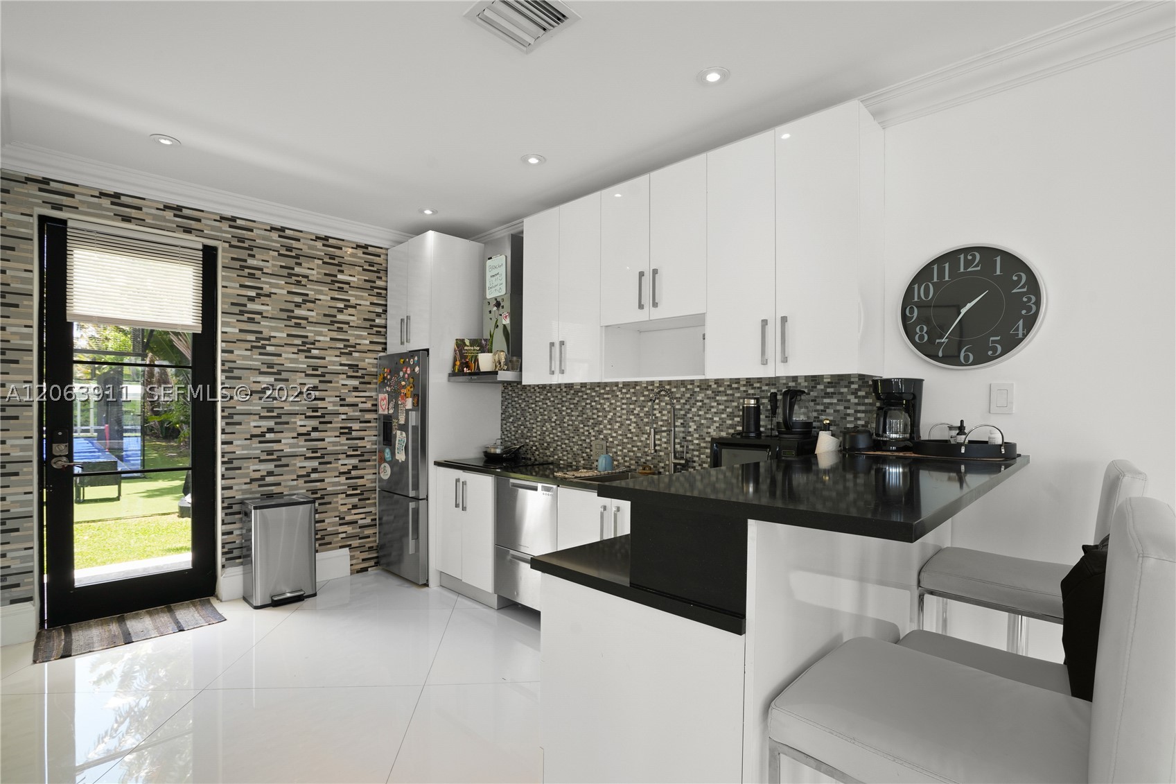 900 S Northlake Dr, Hollywood FL 33019