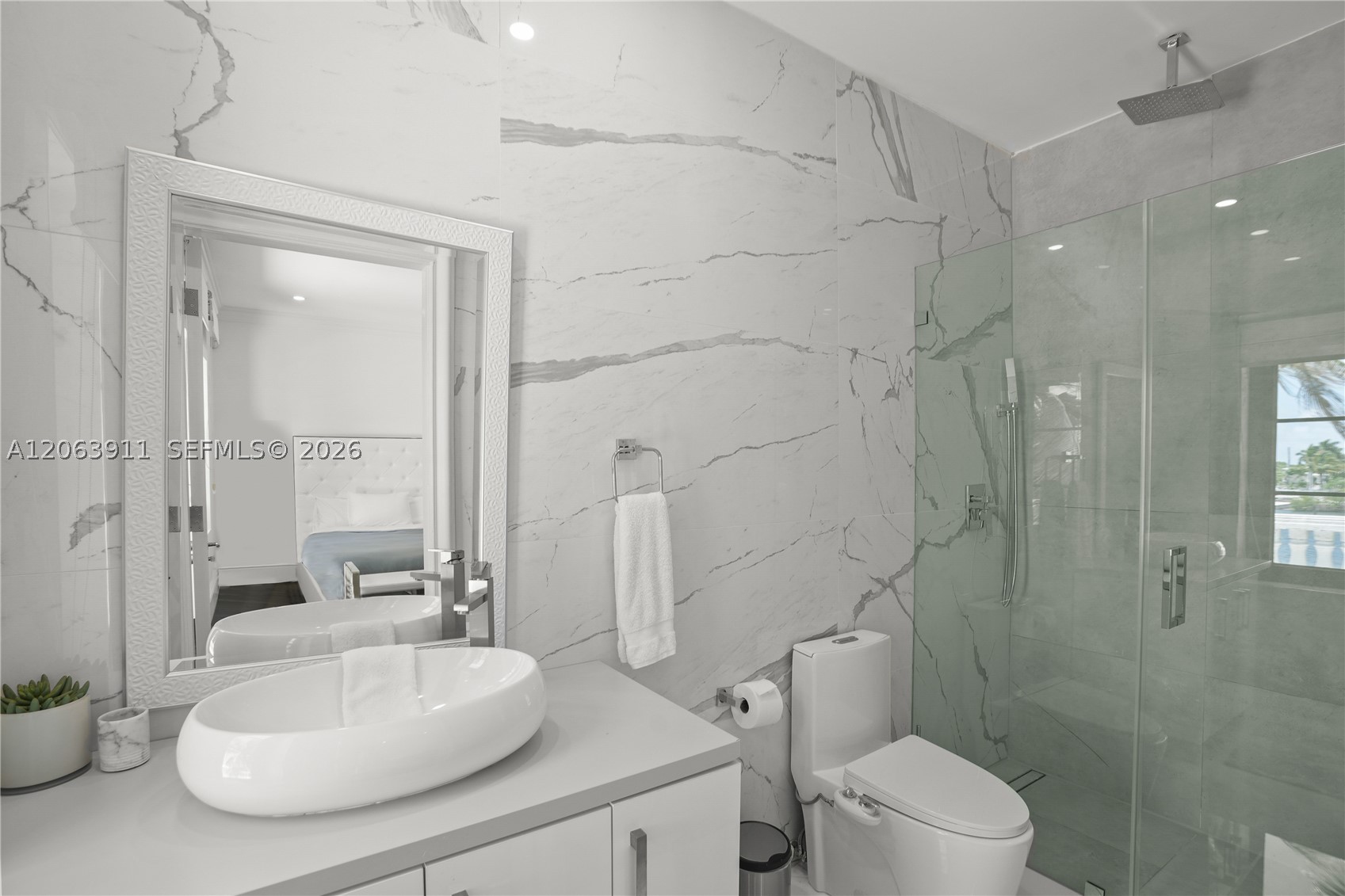 900 S Northlake Dr, Hollywood FL 33019