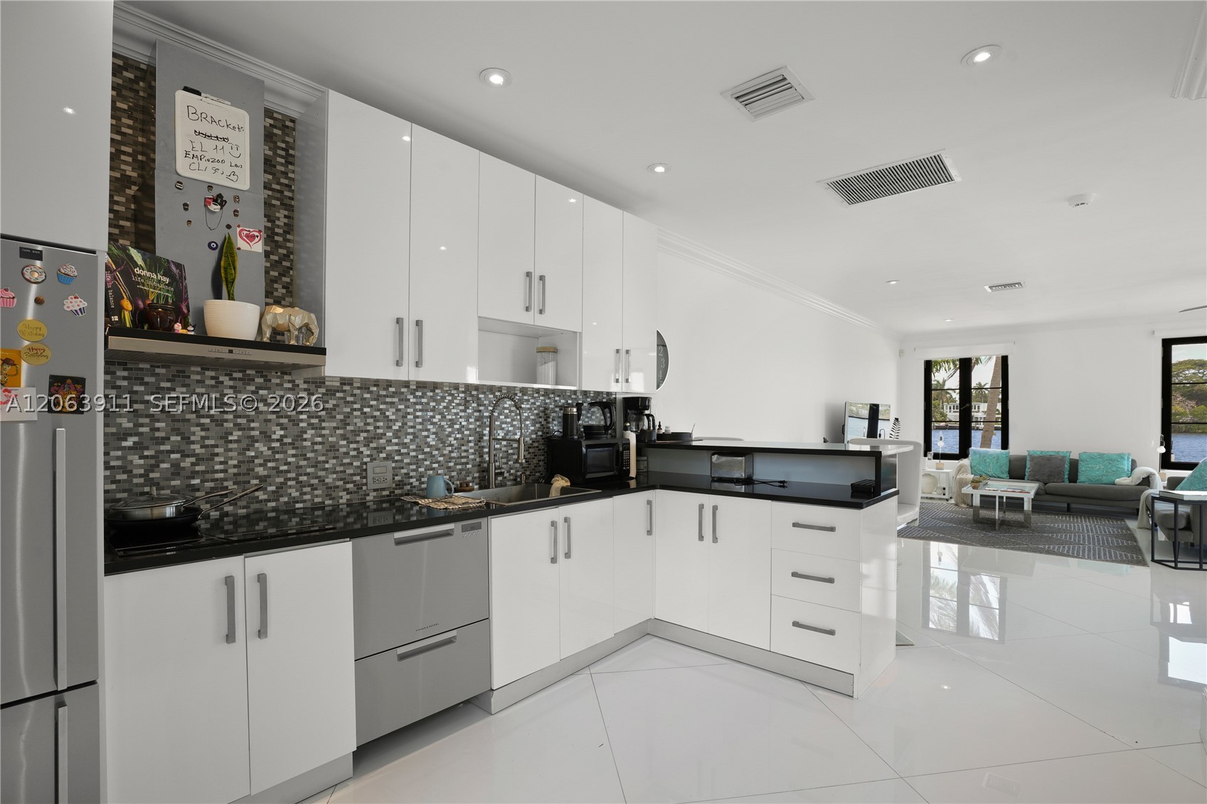 900 S Northlake Dr, Hollywood FL 33019