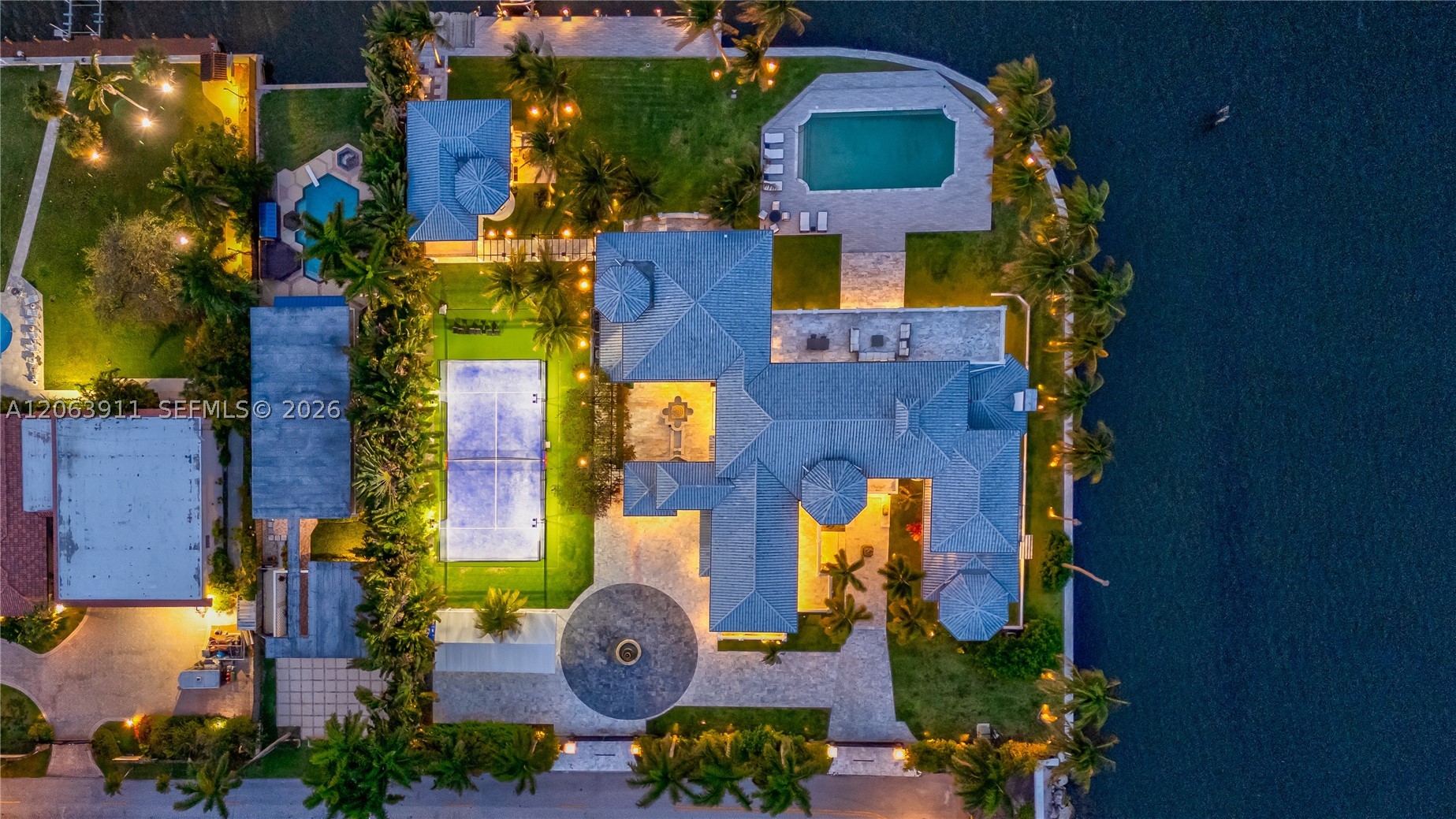 900 S Northlake Dr, Hollywood FL 33019