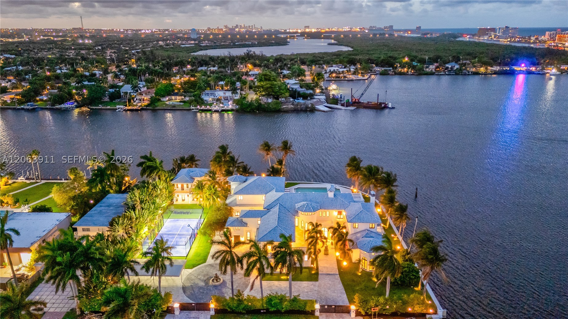 900 S Northlake Dr, Hollywood FL 33019