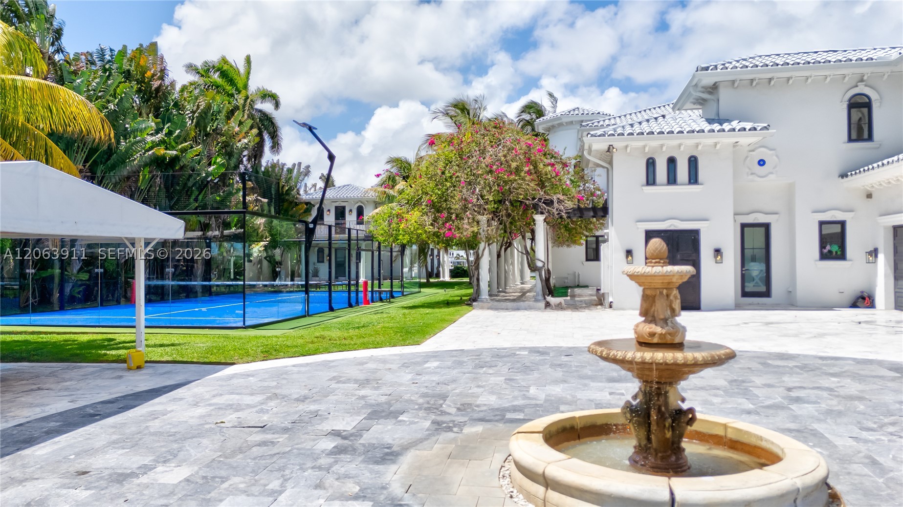 900 S Northlake Dr, Hollywood FL 33019