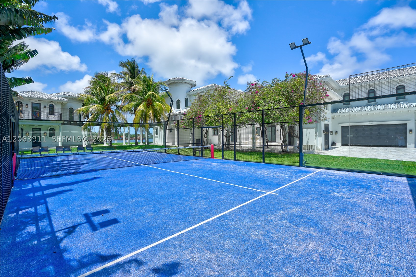 900 S Northlake Dr, Hollywood FL 33019