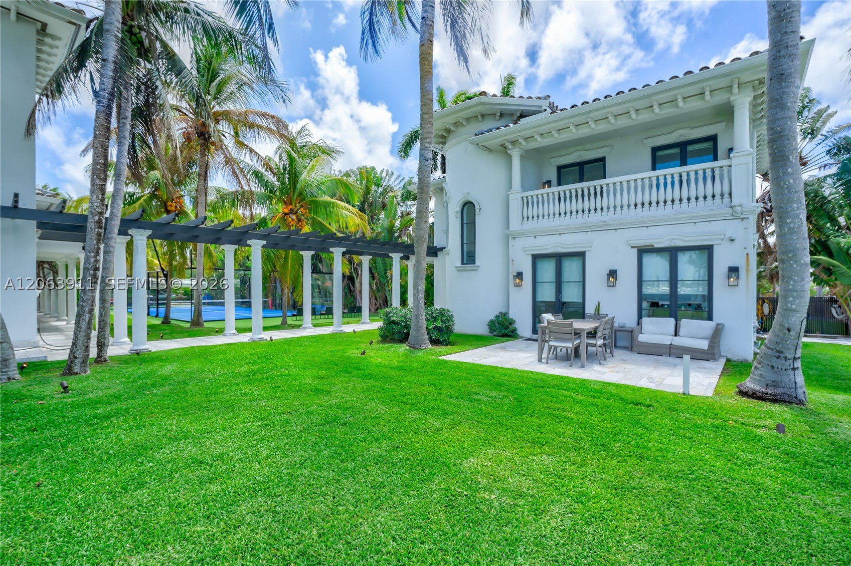 900 S Northlake Dr, Hollywood FL 33019