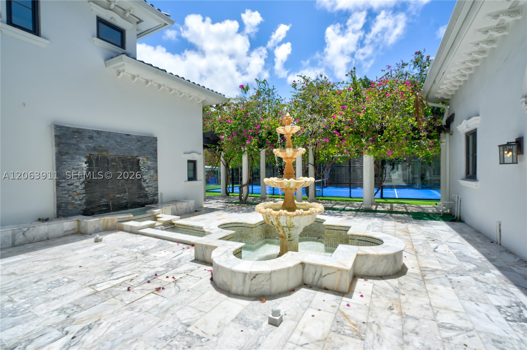 900 S Northlake Dr, Hollywood FL 33019