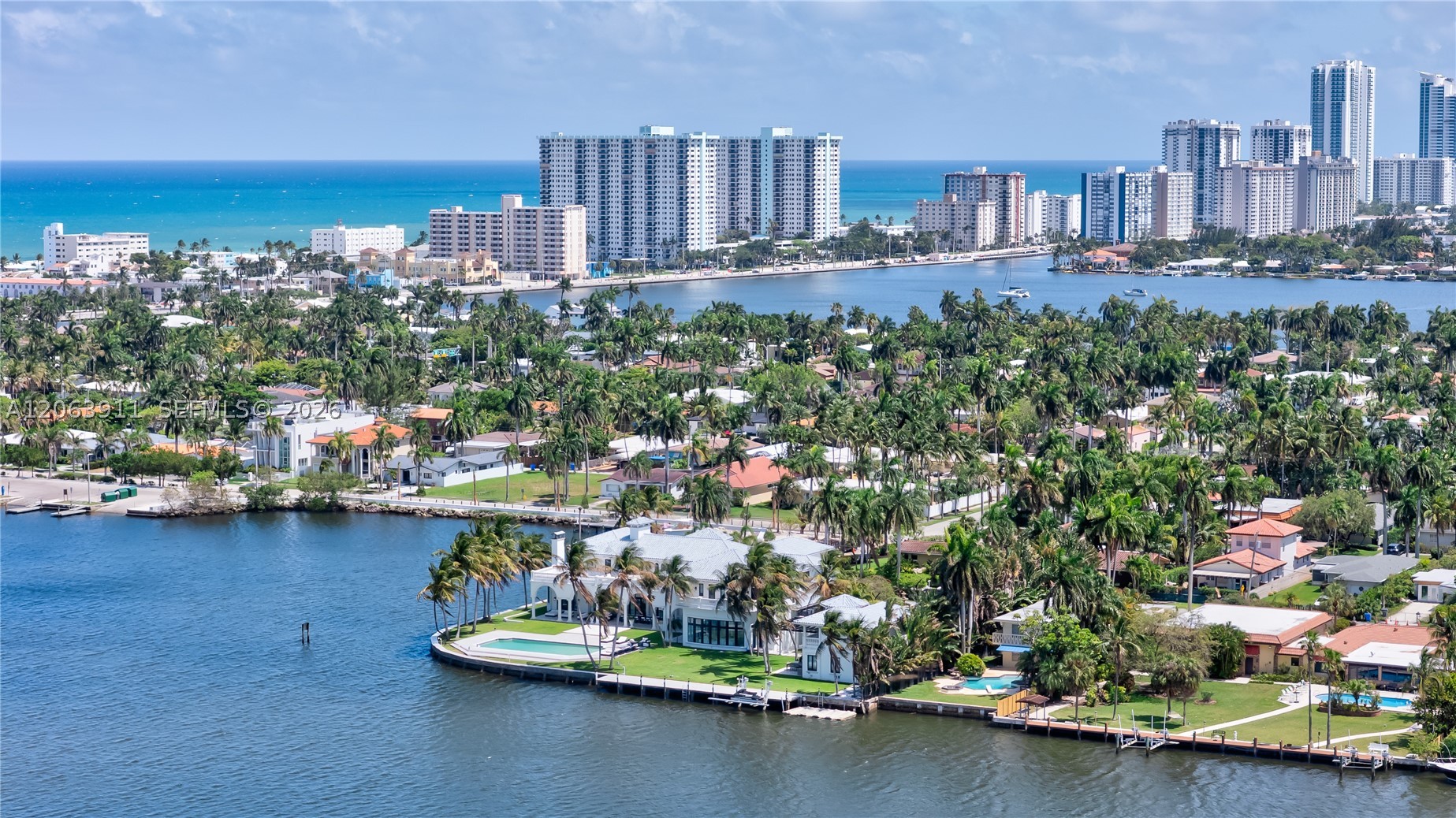 900 S Northlake Dr, Hollywood FL 33019