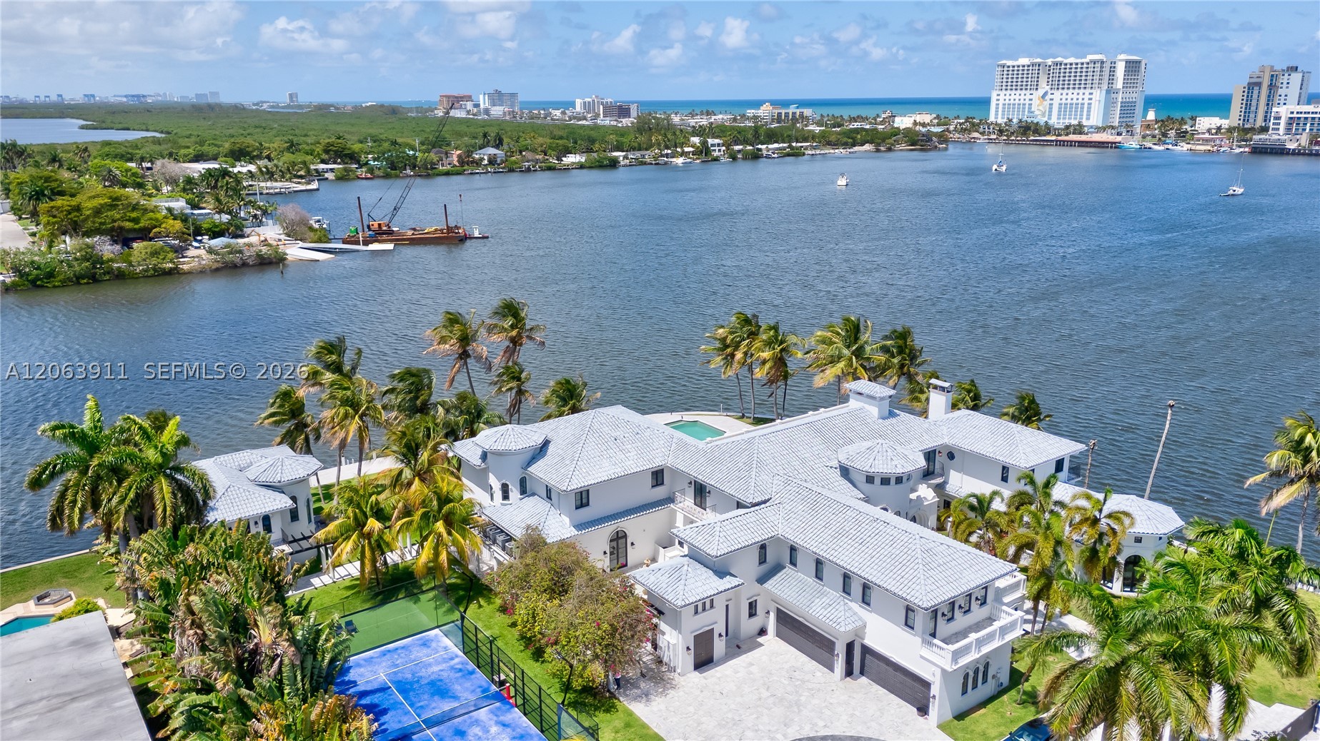 900 S Northlake Dr, Hollywood FL 33019