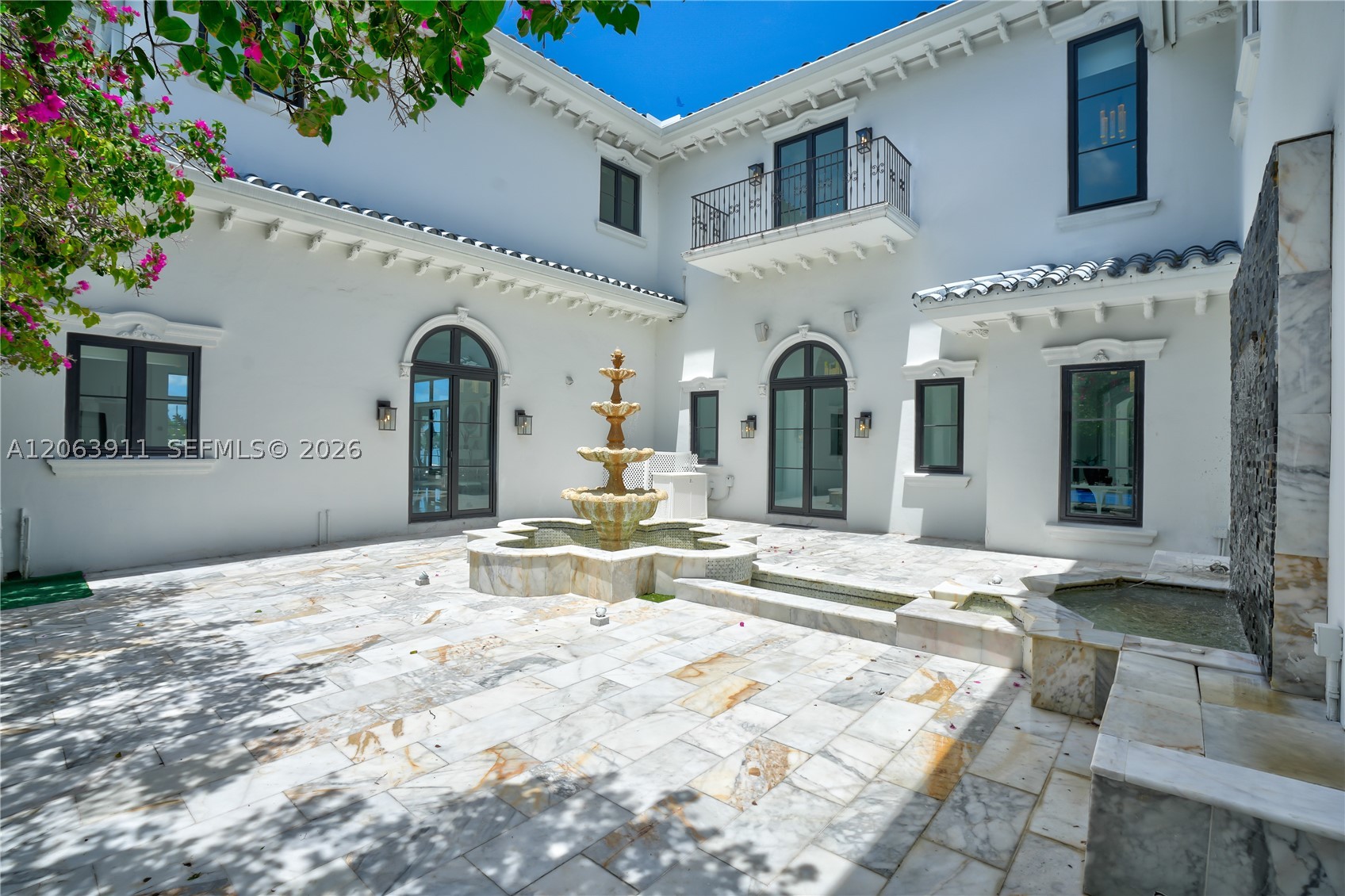 900 S Northlake Dr, Hollywood FL 33019
