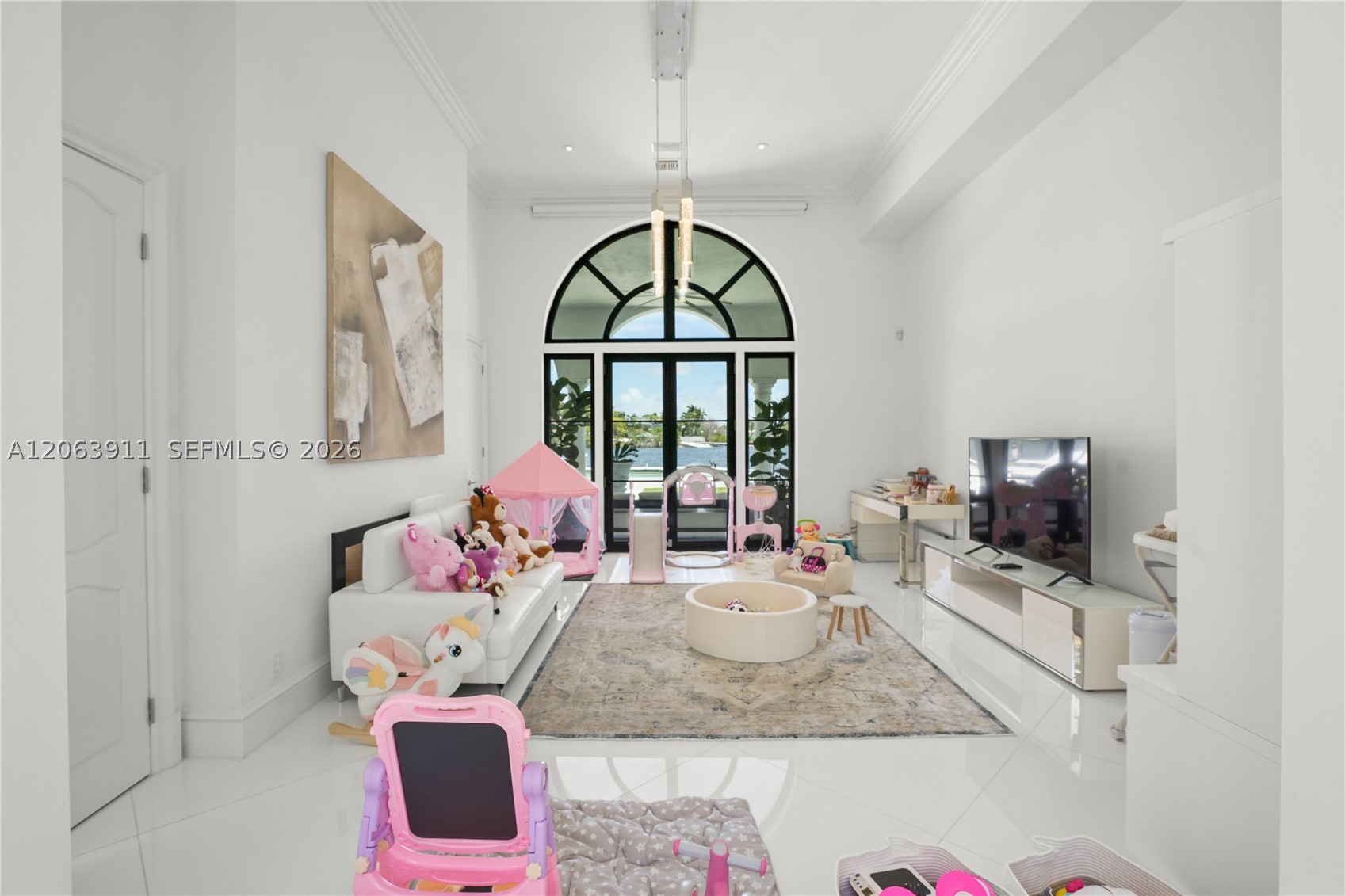 900 S Northlake Dr, Hollywood FL 33019