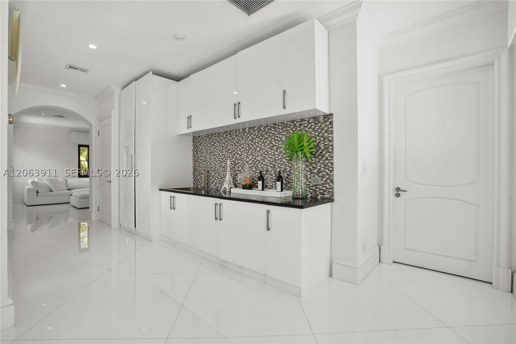900 S Northlake Dr, Hollywood FL 33019