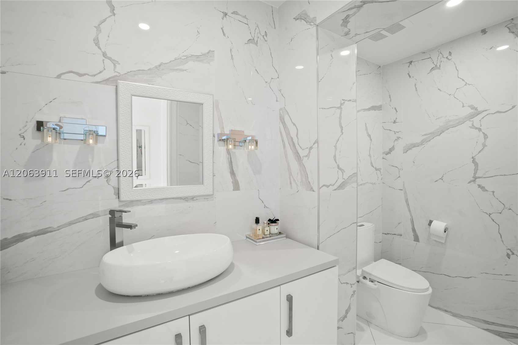 900 S Northlake Dr, Hollywood FL 33019