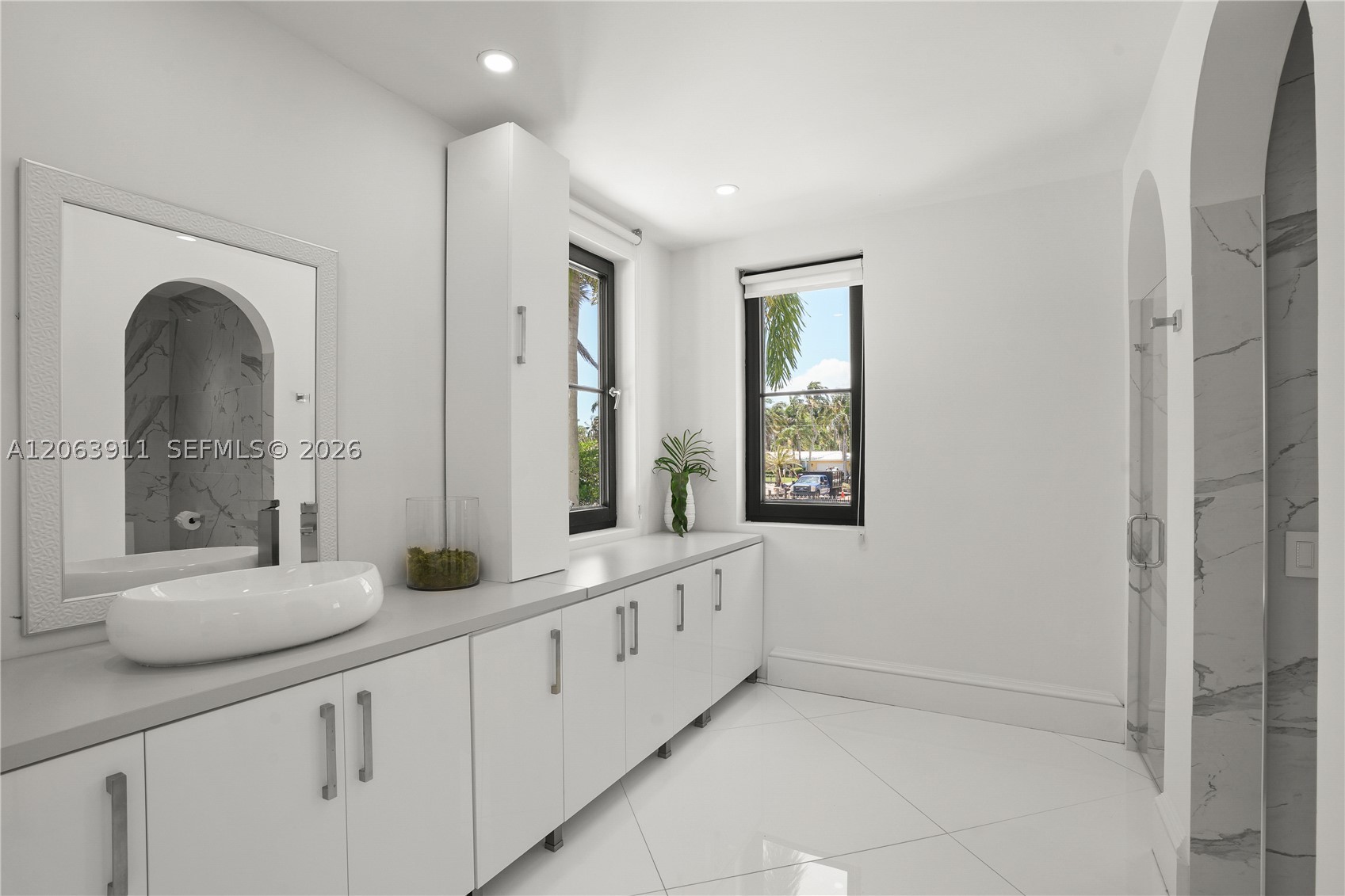 900 S Northlake Dr, Hollywood FL 33019