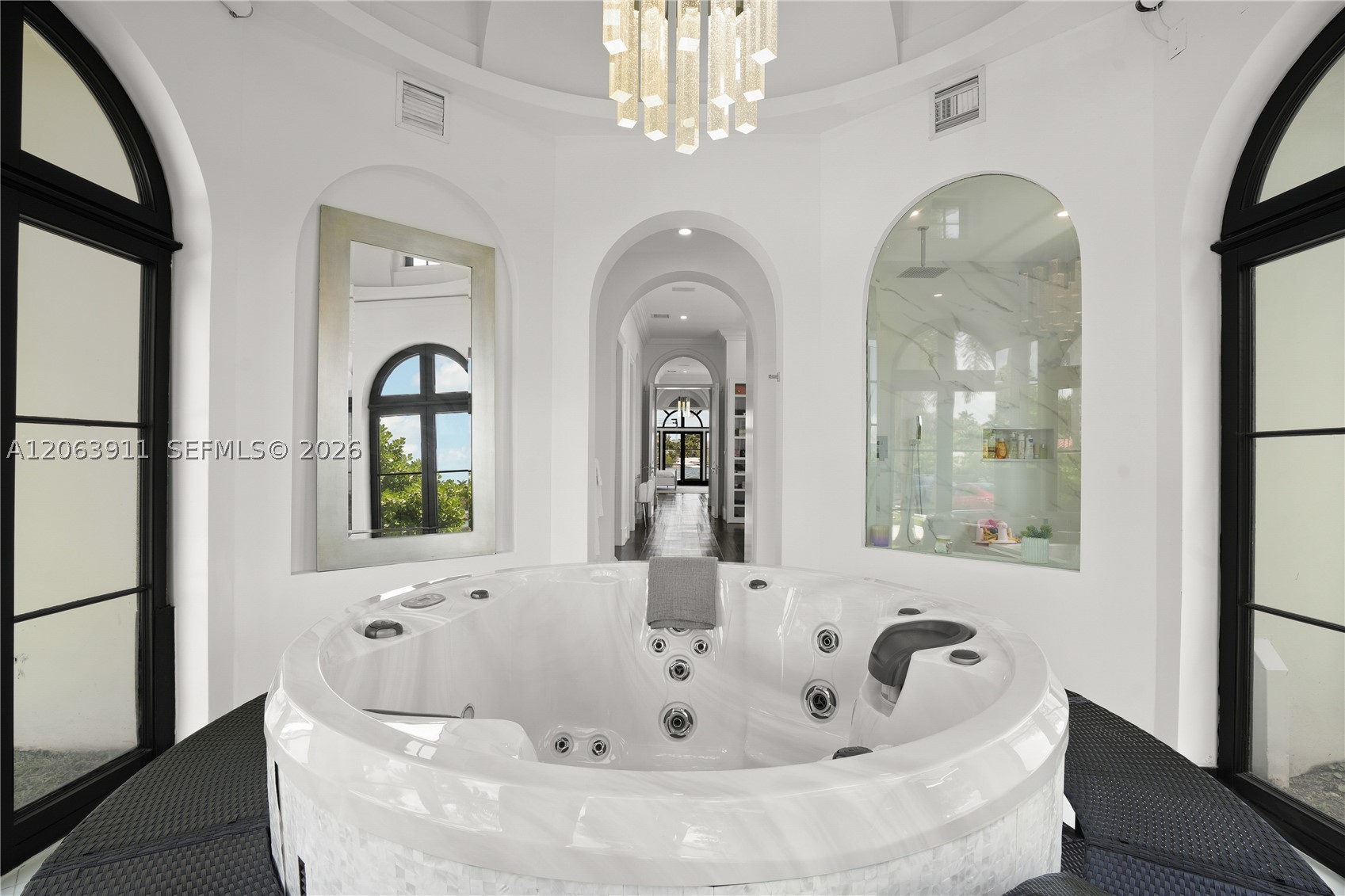 900 S Northlake Dr, Hollywood FL 33019