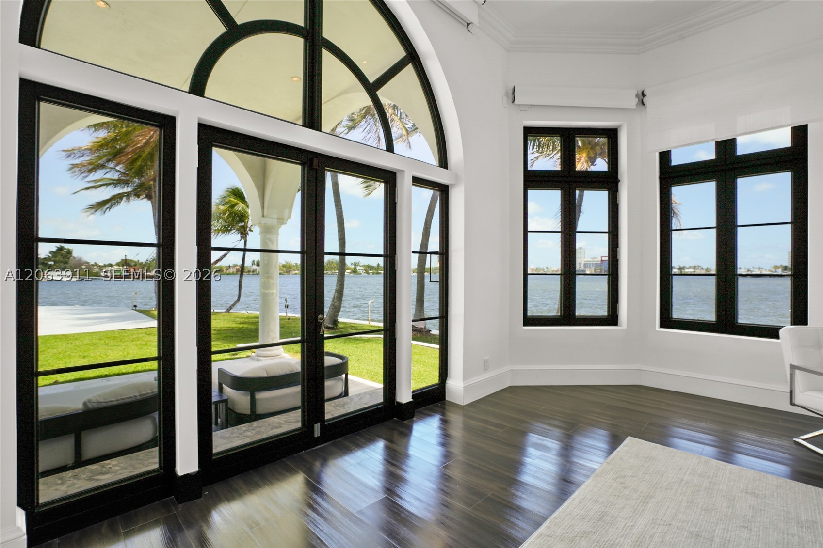 900 S Northlake Dr, Hollywood FL 33019
