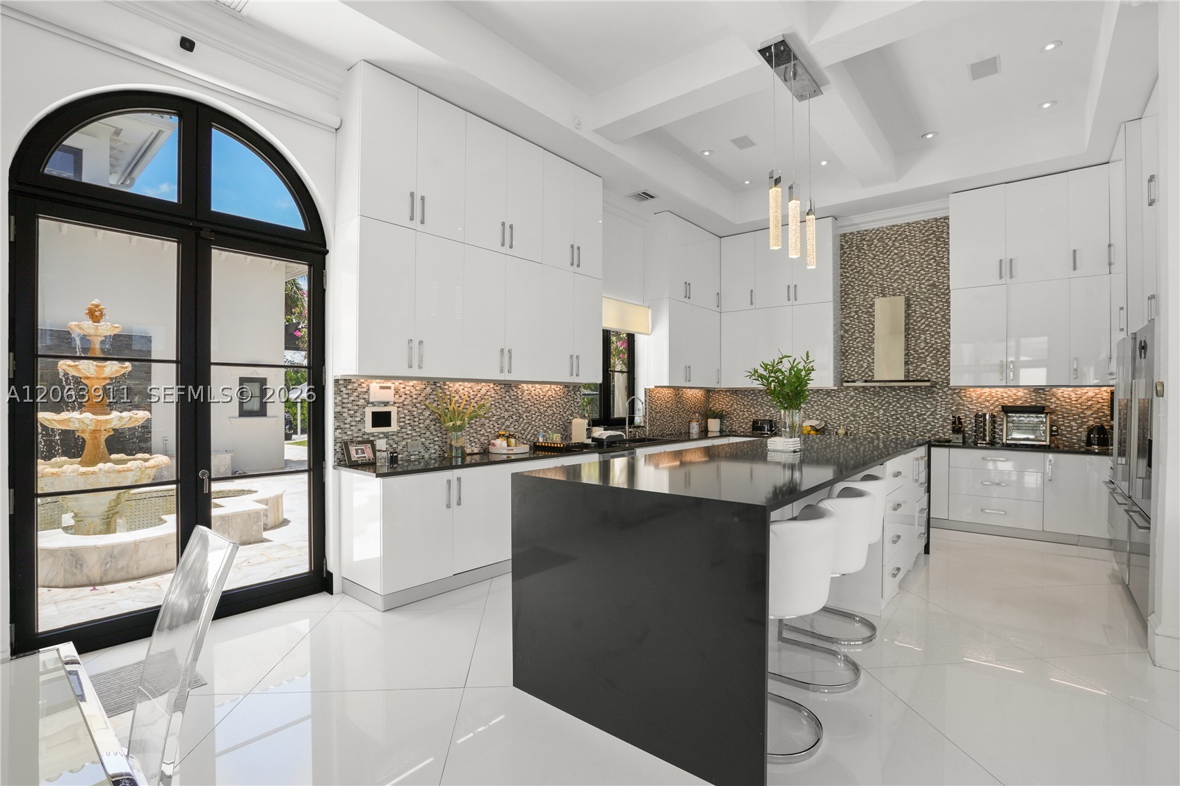 900 S Northlake Dr, Hollywood FL 33019