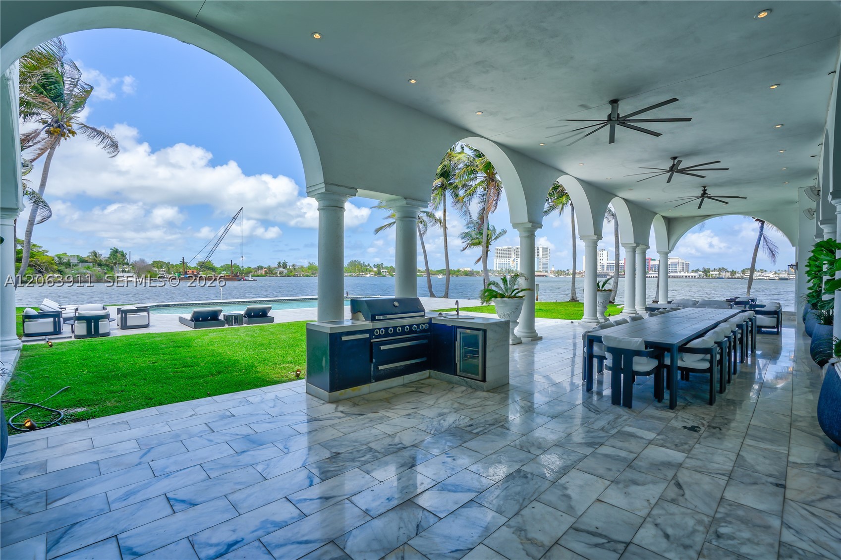 900 S Northlake Dr, Hollywood FL 33019