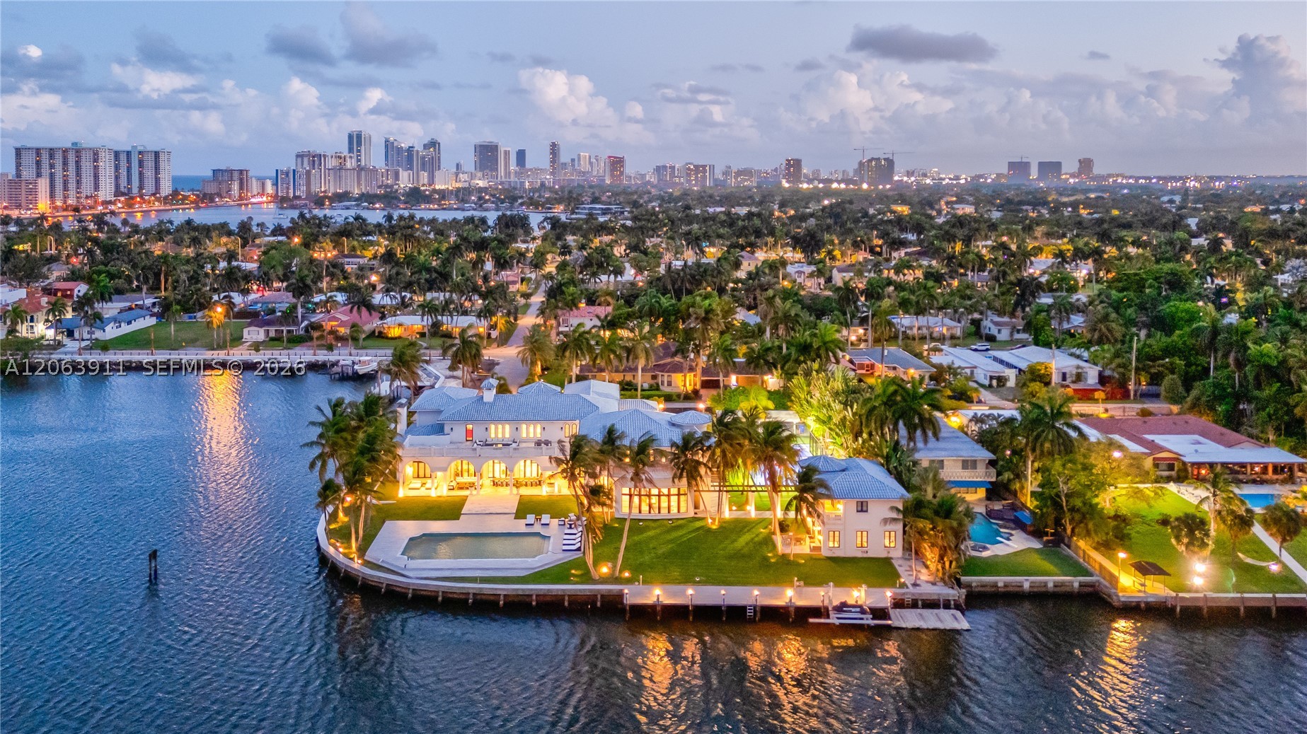 900 S Northlake Dr, Hollywood FL 33019
